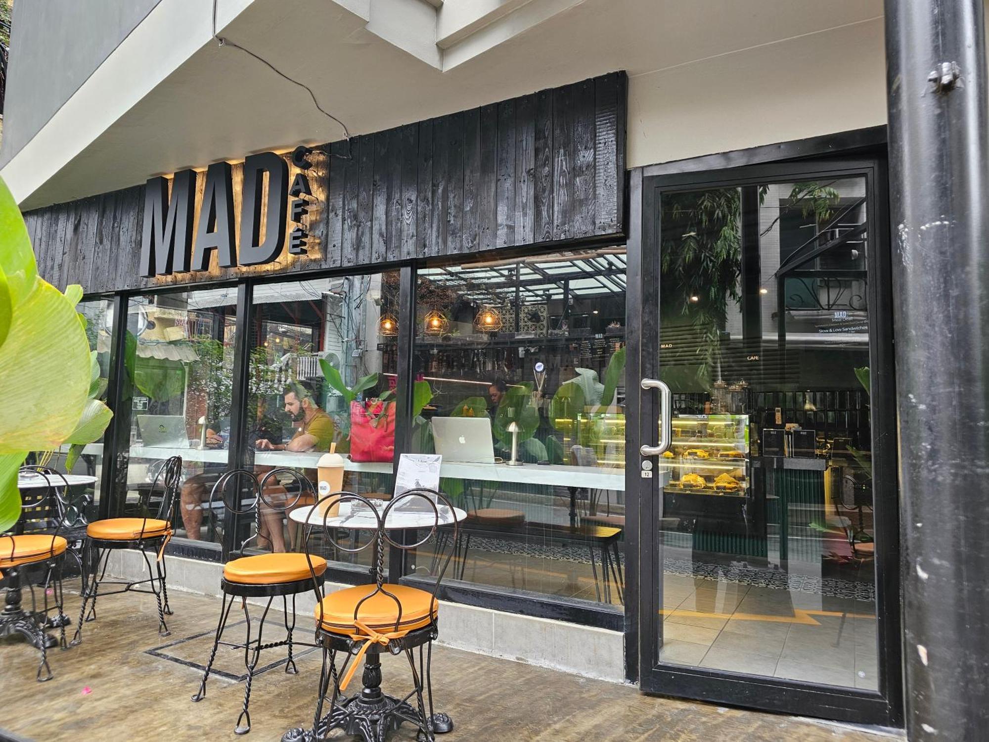 Hostel Mad Monkey Manila Makati City Exterior foto