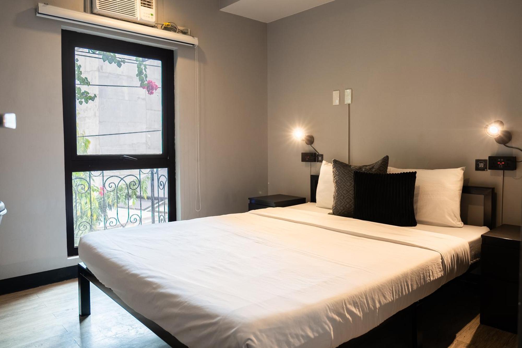 Hostel Mad Monkey Manila Makati City Exterior foto